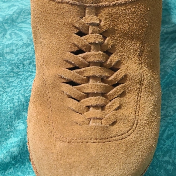 Roxy "Yodel" Suede Heels - Picture 9 of 14